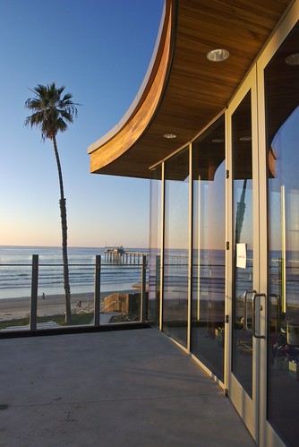 Scripps Seaside Forum porch overlooking the beach